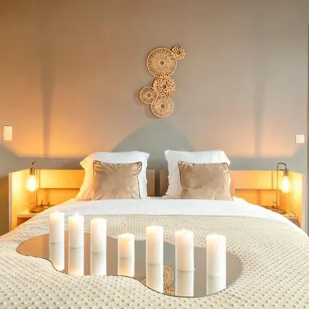 Spacious & Luminous Gem In Historic Building Daire Gent