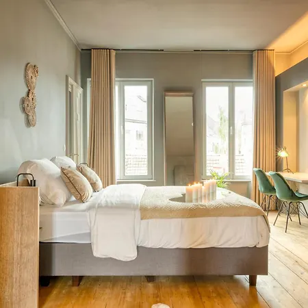 Spacious & Luminous Gem In Historic Building * 헨트