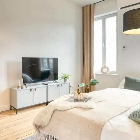 Spacious & Luminous Gem In Historic Building * 헨트