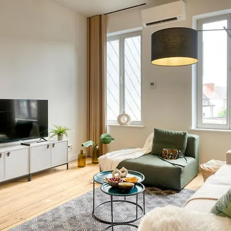 Spacious & Luminous Gem In Historic Building * 헨트